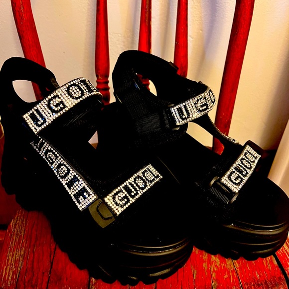 These shoes comfy and sexy at same time Straps are adjustable - Picture 1 of 3